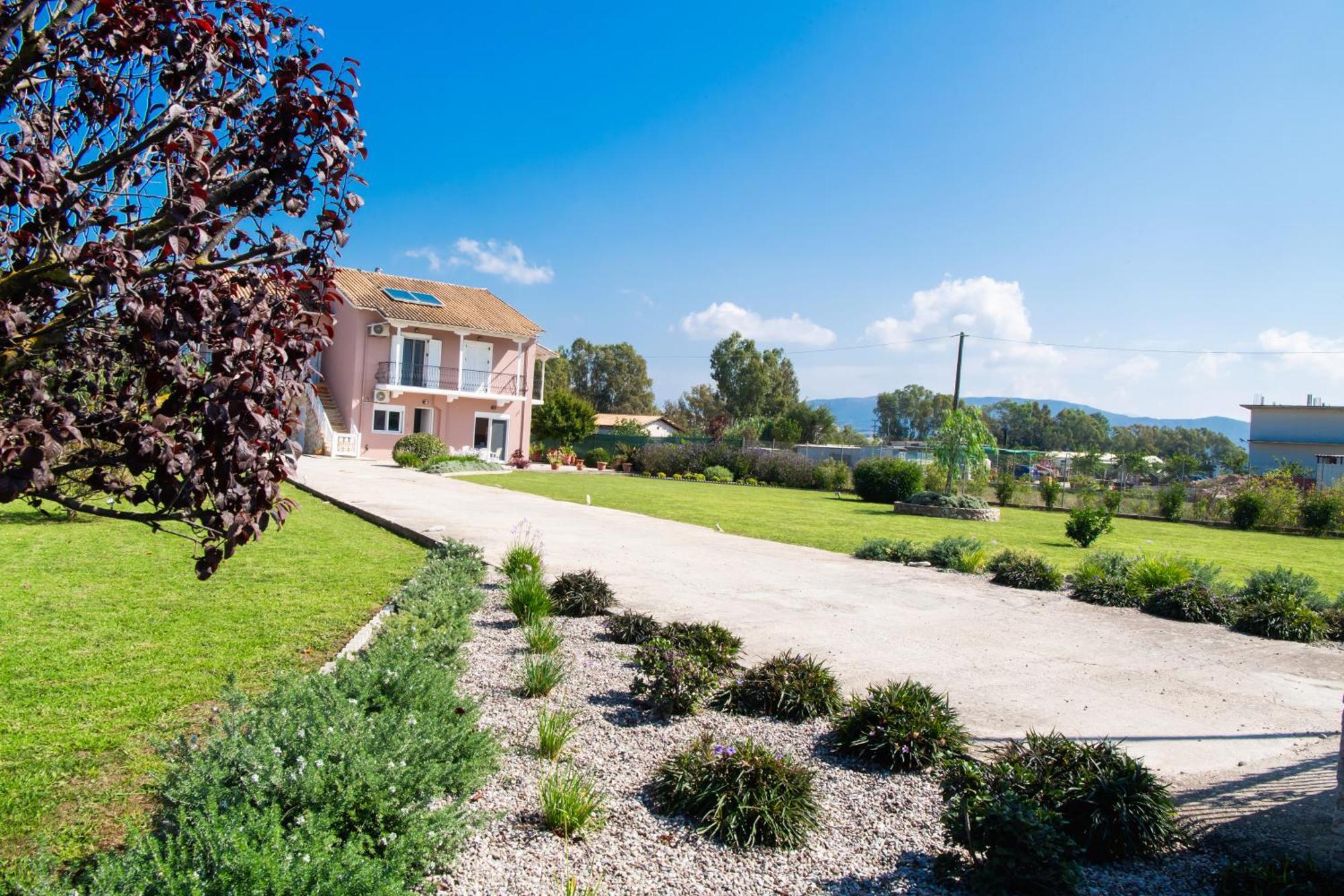 Ruellia Luxury Apartments Kalligoni Exterior photo